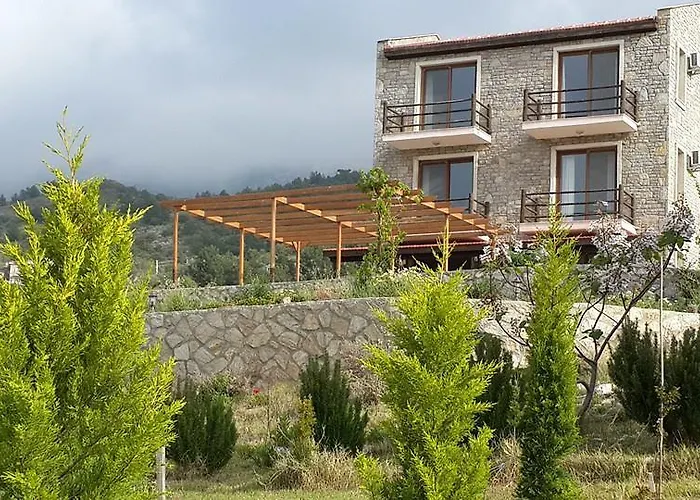 Tsira Hotel *