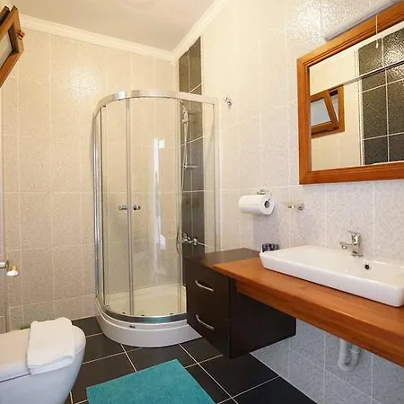 Tsira Ξενοδοχείο *